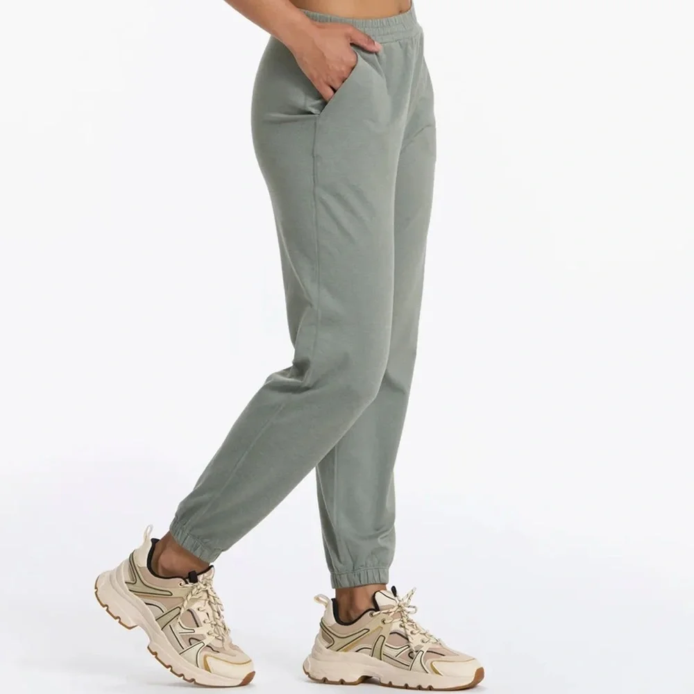 NWT Vuori Boyfriend Jogger in Laurel Heather Green Size X-Small - Picture 1 of 11